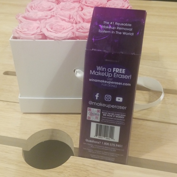 The Original Makeup Eraser- Queen Purple - Picture 3 of 4